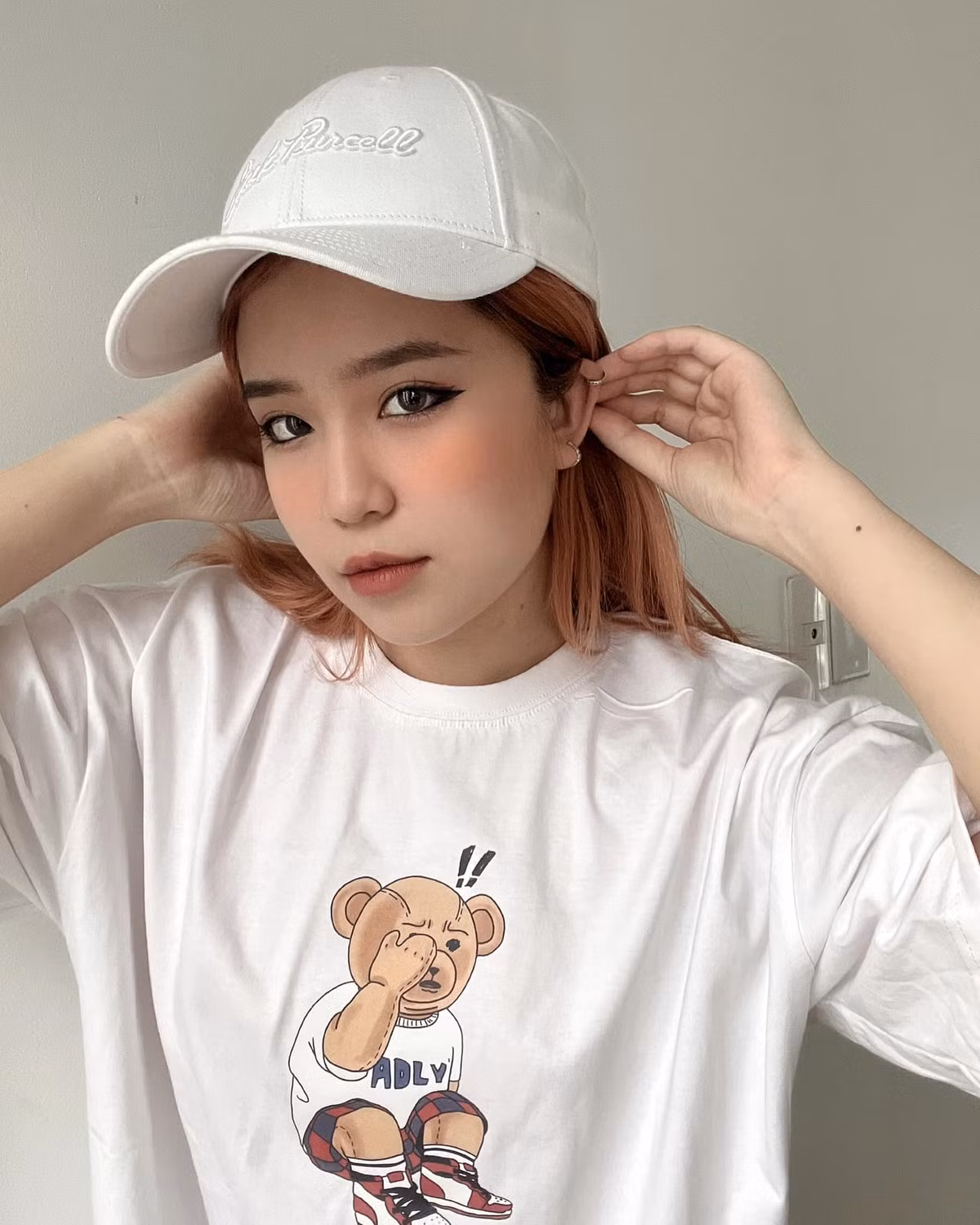 Ngoài thời gian dành cho việc học, Nhung là người mẫu ảnh quảng cáo thời trang, gặp gỡ bạn bè và chơi với thú cưng. Ảnh: FBNV
