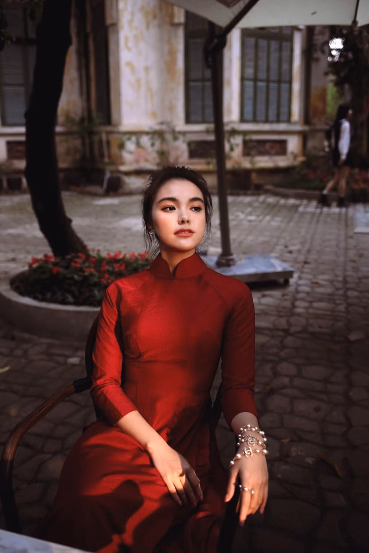 Gai xinh Viet lai 3 dong mau noi bat voi nhan sac hiem co