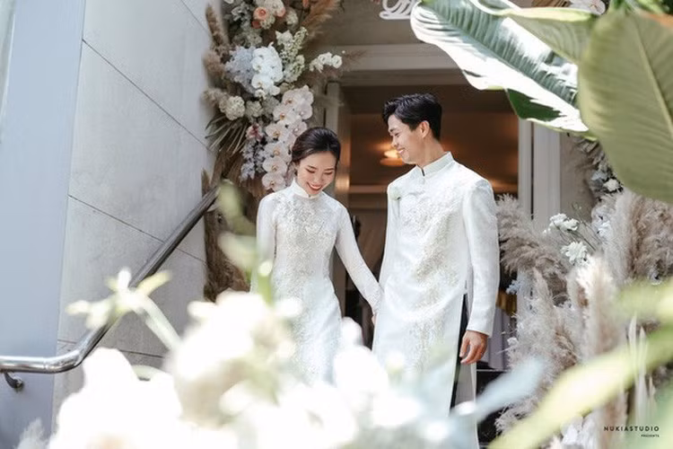 Vợ chồng Công Phượng lần đầu công khai quý tử 8 tháng tuổi Vo chong Cong Phuong lan dau cong khai quy tu 8 thang tuoi