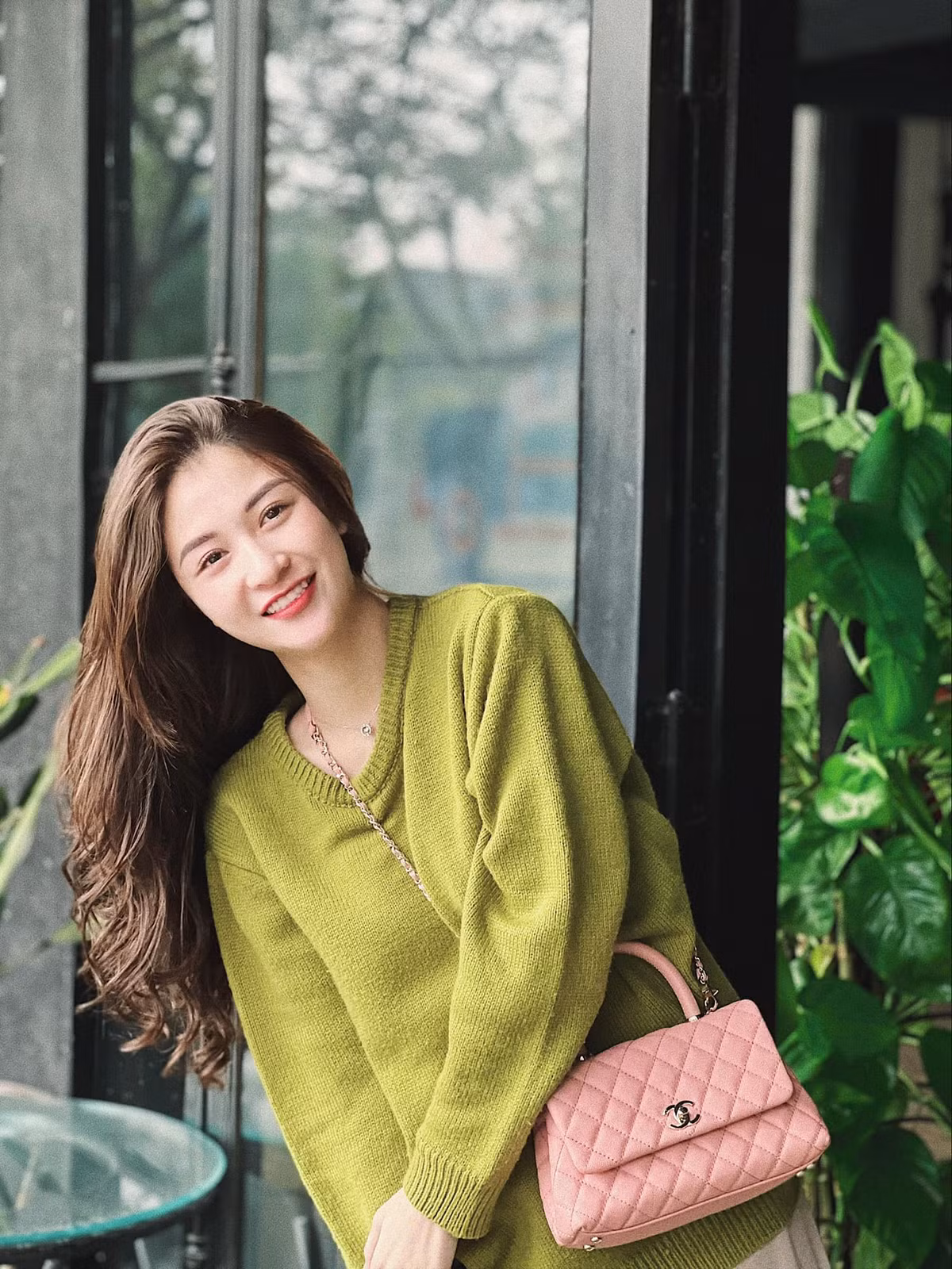 Cô vẫn ghi điểm trong mắt cư dân mạng nhờ thần sắc rạng rỡ, lan tỏa nguồn năng lượng tích cực đến mọi người.
