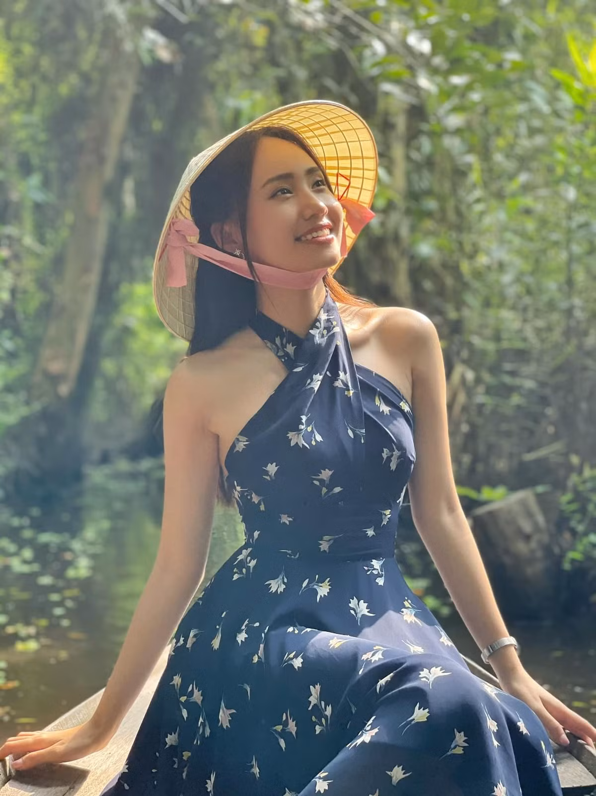 Xuân Anh là cựu sinh viên khoa Quan hệ Quốc tế, Học viện Báo chí và Tuyên truyền. Cô từng giành nhiều giải thưởng ở các cuộc thi như top 12 và Người đẹp ảnh của Miss Tourism Vietnam 2017, Giải khuyến khích Nụ cười VTV 2016, Á khôi 1, Miss tài năng của Press Beauty 2013.