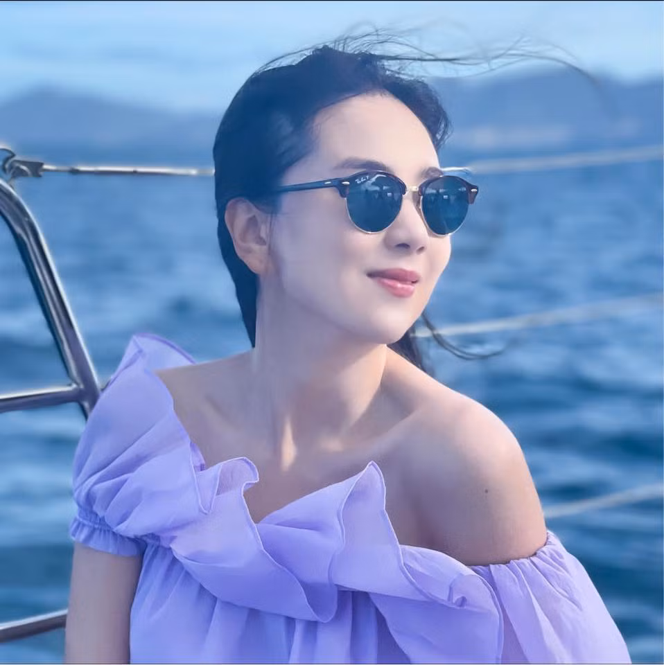 MC Mai Ngọc nổi tiếng là MC có lối dẫn dắt duyên dáng, chuyên nghiệp cùng với gương mặt xinh đẹp, luôn rạng rỡ, khí chất, Mai Ngọc nhanh chóng chiếm được trái tim của khán giả xem đài.