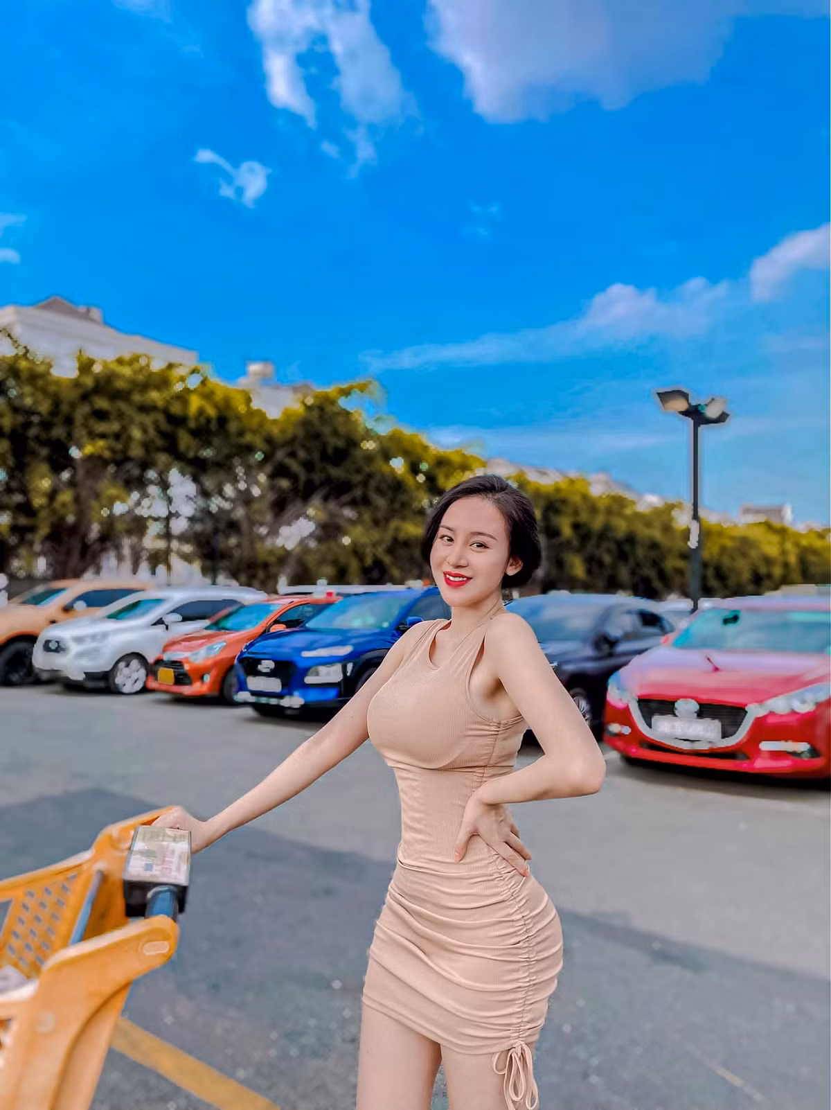 Các fan của bà Tưng vì thế cũng cảm thấy vui thay cho cô nàng, khi thấy hiện tượng mạng một thời tìm được niềm vui giản dị sau những năm tháng sống trong thị phi. Ảnh: FBNV