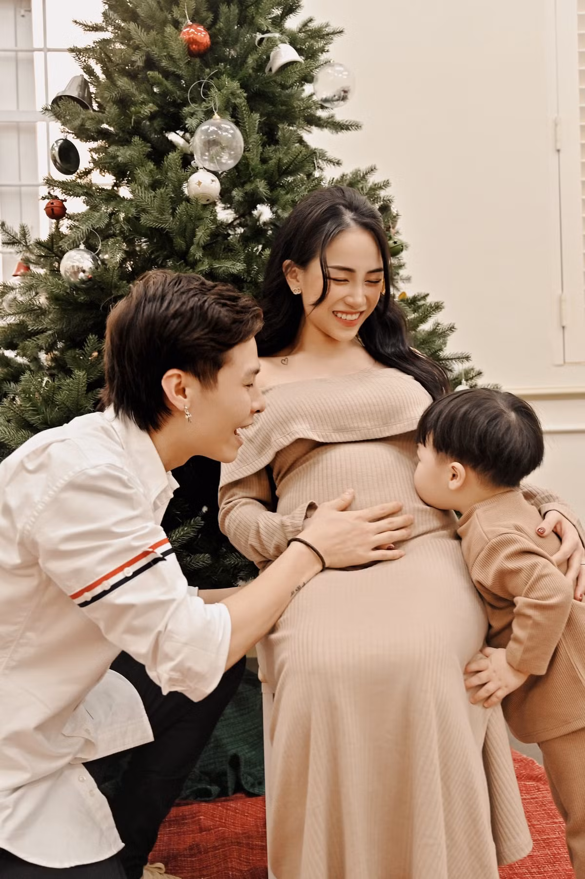 Kể từ khi mang bầu bé thứ 2, rich kid Sài thành nhiều lần khoe ảnh về bản thân và cuốc sống riêng lên mạng xã hội.