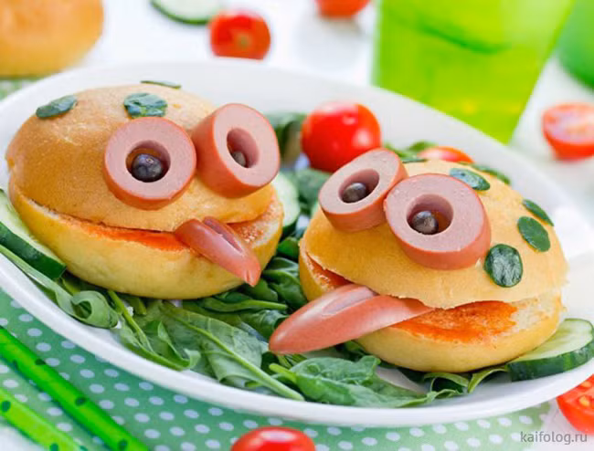 Nhìn món ăn cười thôi là no rồi khỏi cần ăn.