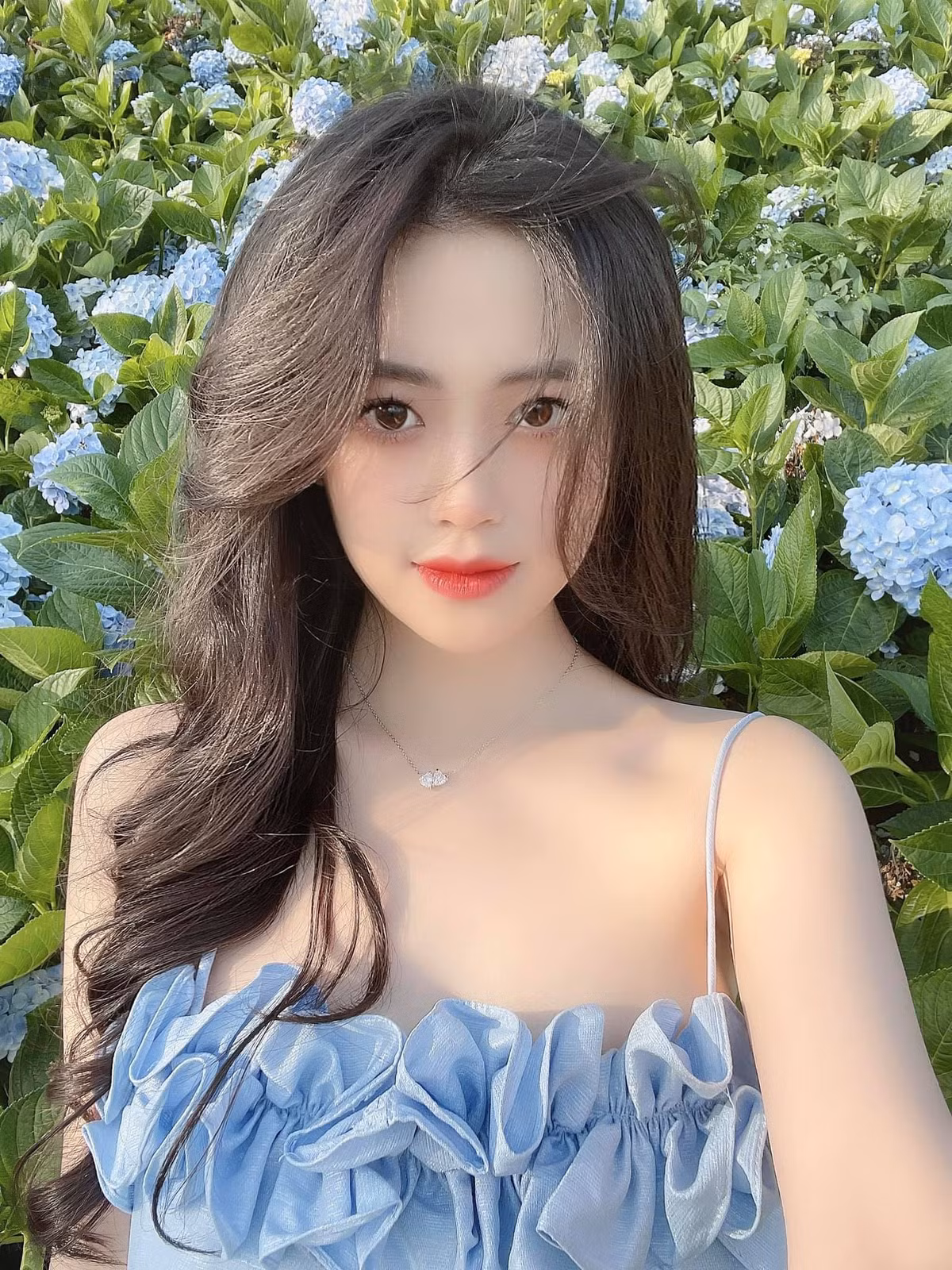Không chỉ chăm chút cho vẻ ngoài trở nên xinh đẹp, cô gái này còn luôn tự ý thức trau dồi thêm kiến thức, vốn sống.