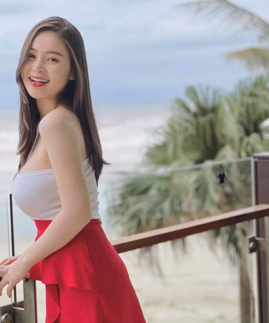 Nàng hot girl RMIT nổi tiếng cộng đồng mạng nhờ gương mặt xinh đẹp và hình thể vào hàng cực phẩm vì quá nóng bỏng.