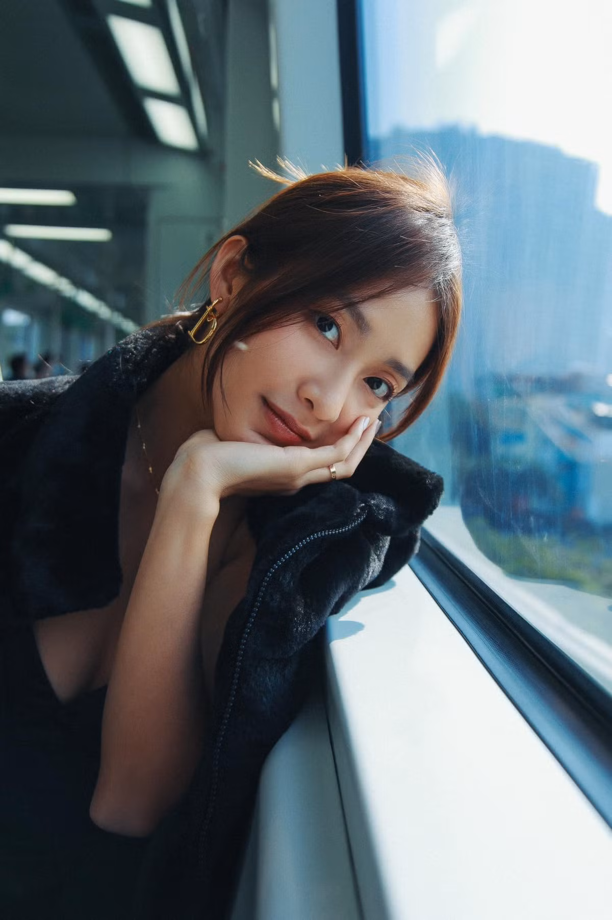 Khả Ngân là một trong những người đẹp hoạt động nghệ thuật khá chăm chỉ khi thường xuyên thử sức bản thân ở nhiều vị trí khác nhau. Ảnh: FBNV