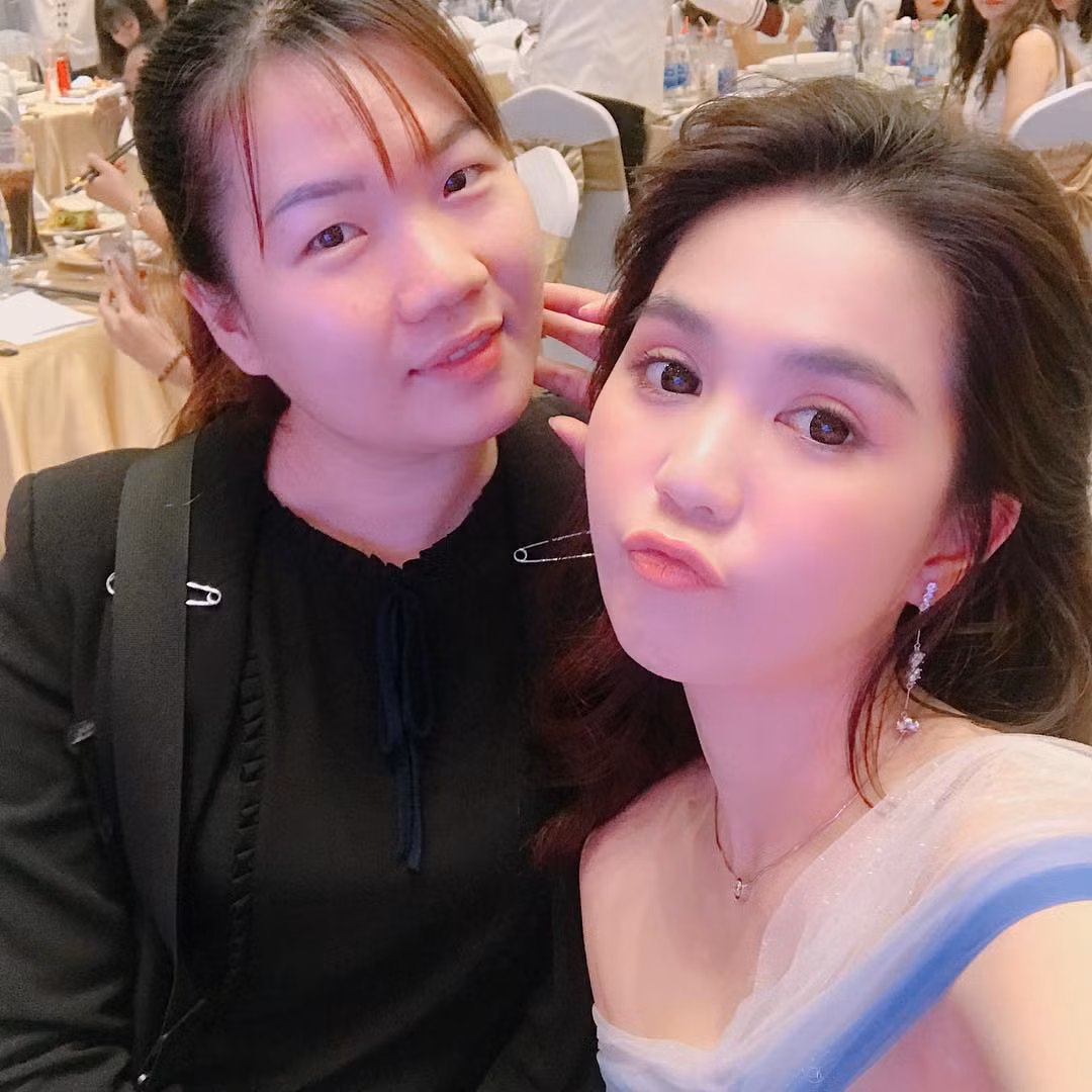 Mỗi kênh của cô trợ lý này có đến vài chục nghìn đến cả trăm nghìn lượt follow, ra clip hay ảnh nào là hút tương tác rất lớn, có nhiều clip đặt cả triệu view.