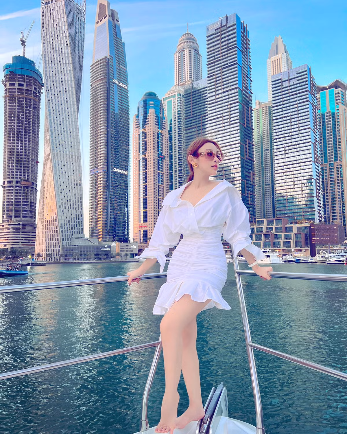 Vốn sở hữu lợi thế hình thể đẹp, cựu hot girl Huyền Baby rất tự tin đăng tải những hình ảnh gợi cảm, thậm chí khoe triệt để body nóng bỏng.