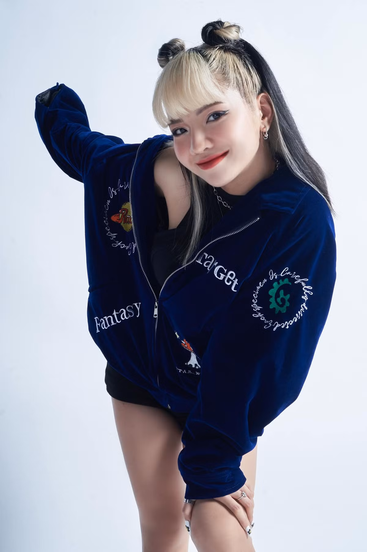 Cô bắt đầu được công chúng chú ý nhiều hơn khi xuất hiện trong chương trình Rap Việt với phong cách khá giống với Lisa của BlackPink.