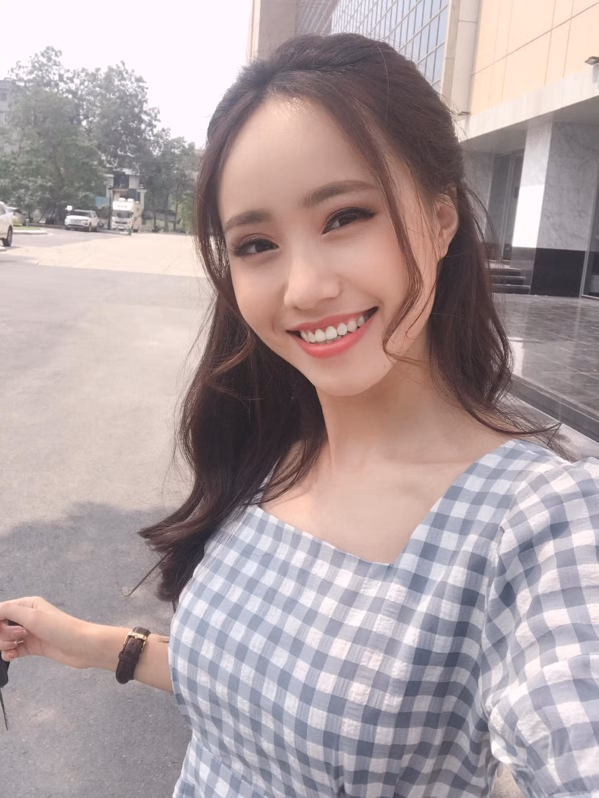 Nguyễn Xuân Anh (sinh năm 1992, Hà Nội) là gương mặt quen thuộc dẫn bản tin thời tiết của các chương trình thời sự trên VTV.