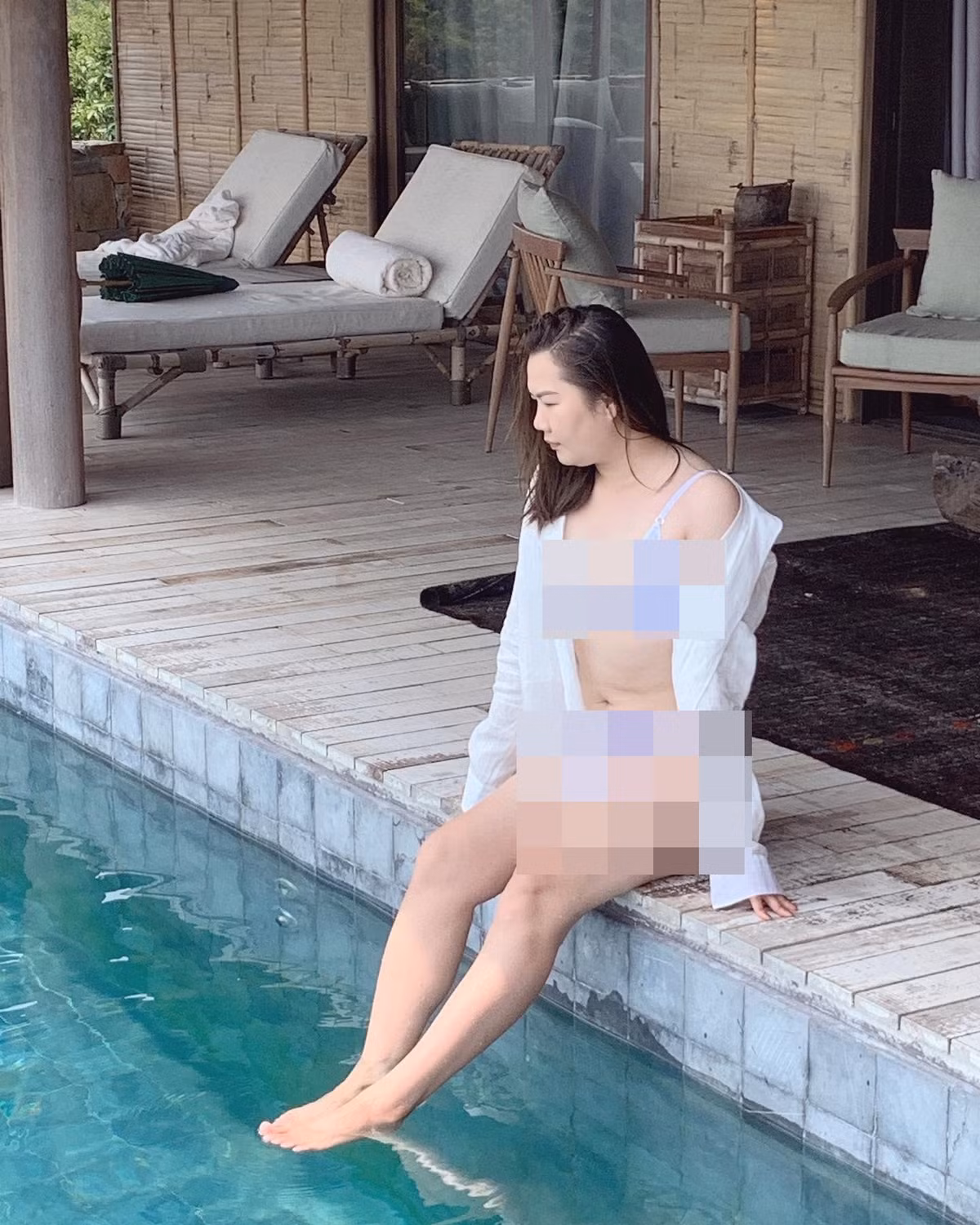 Mặc dù thân hình không được thon thả nuột nà như chủ tịch nhưng sự tự tin của Thúy Kiều cũng tạo nên sức hút riêng.