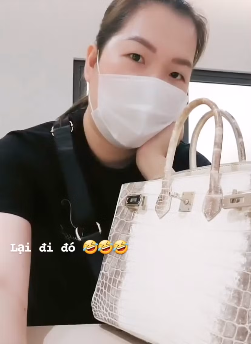 Trong mọi cuộc vui, sự kiện của Ngọc Trinh đều có sự xuất hiện, đồng hành của cô trợ lý thân thuộc Thúy Kiều.