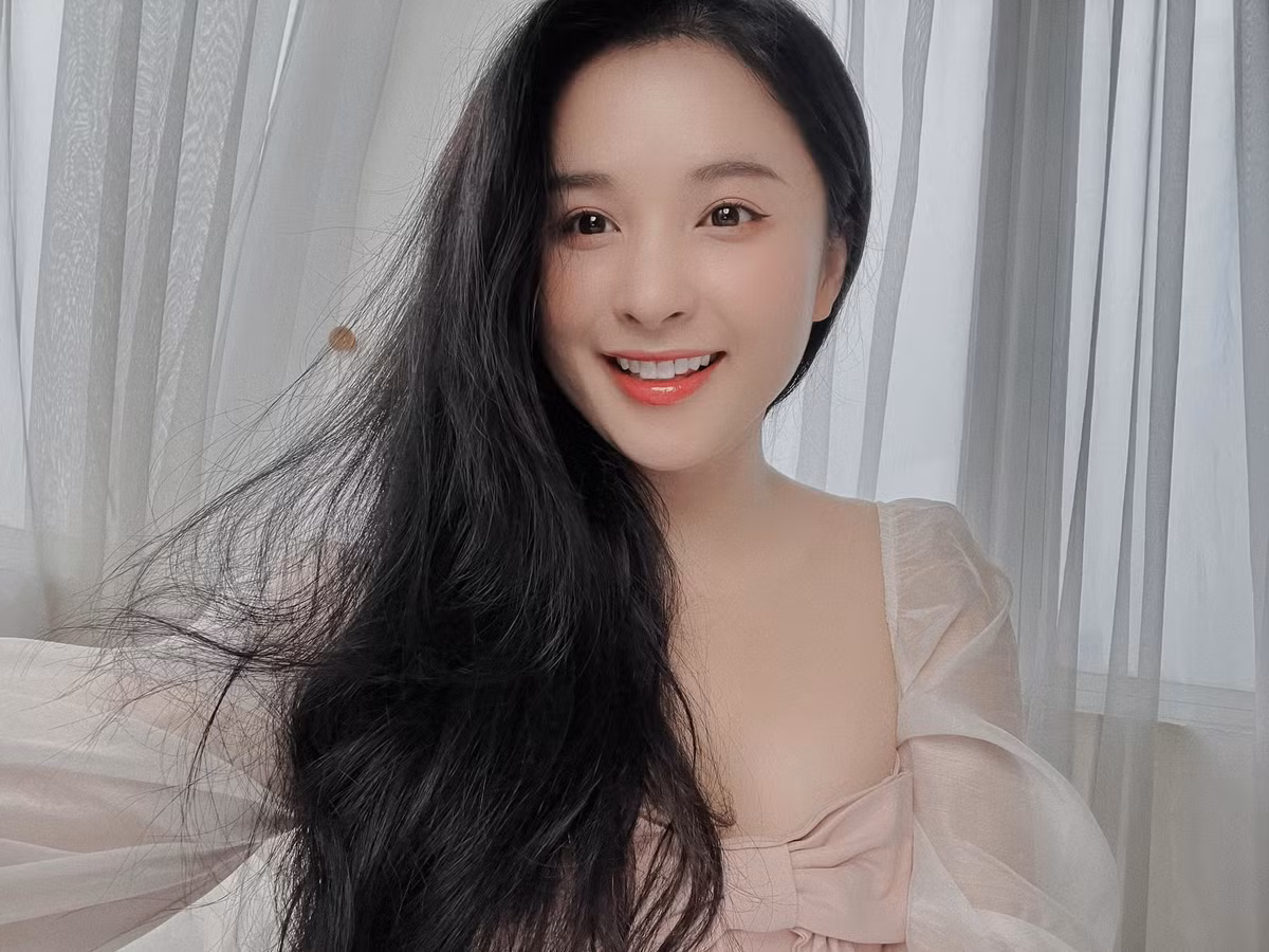 Thảo Nari vốn là người rất kín tiếng trong chuyện đời tư, tình cảm. Vì vậy cô và người yêu hẹn hò bí mật trong suốt hơn 2 năm mới chính thức công khai và về chung nhà. Ảnh: FBNV