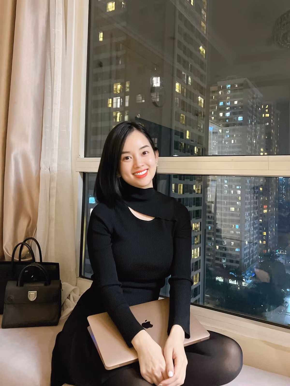 Nhìn Ly Kute bây giờ ai cũng phải thừa nhận "gái một con trông mòn con mắt".