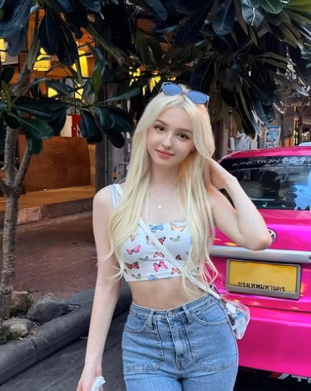 Ngat ngay voi ve dep chuan “bup be song” cua hot girl Uzbekistan