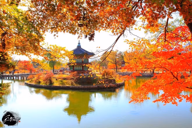 Hàn Quốc (Đại Hàn Dân Quốc), còn được gọi bằng các tên khác là Nam Hàn, Đại Hàn, Nam Triều Tiên, là quốc gia thuộc Đông Á, nằm ở nửa phía Nam của bán đảo Triều Tiên.