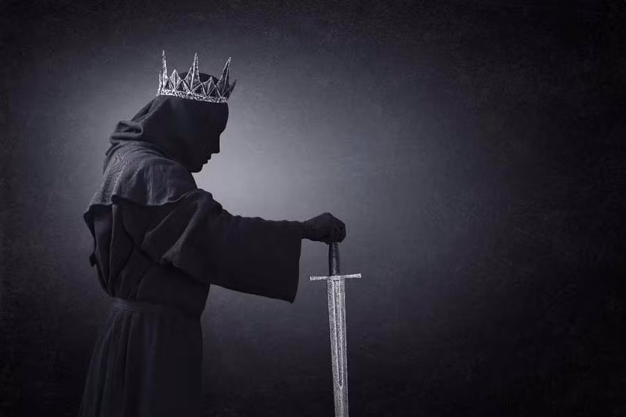 Do lên ngai vàng khi mới 10 tuổi nên Richard II không thể tự cai trị một mình. Trong bối cảnh đó, một hội đồng hoàng gia được thành lập để giúp nhà vua trẻ xử lý chuyện triều chính. Theo thời gian, hội đồng càng nắm quyền lực lớn khiến Hạ viện nghi ngờ họ thao túng nhà vua. Vậy nên, hội đồng này dừng hoạt động vào năm 1380.