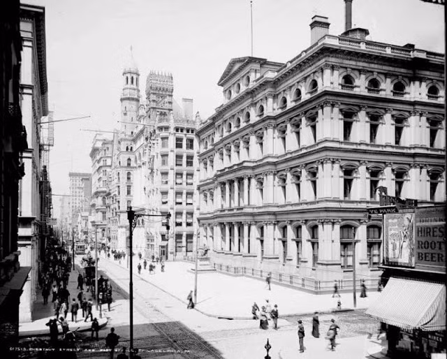 Hàng ngày, nhiều người đến bưu điện ở thành phố Philadelphia để gửi thư từ, bưu phẩm tới các nơi trên lãnh thổ Mỹ.