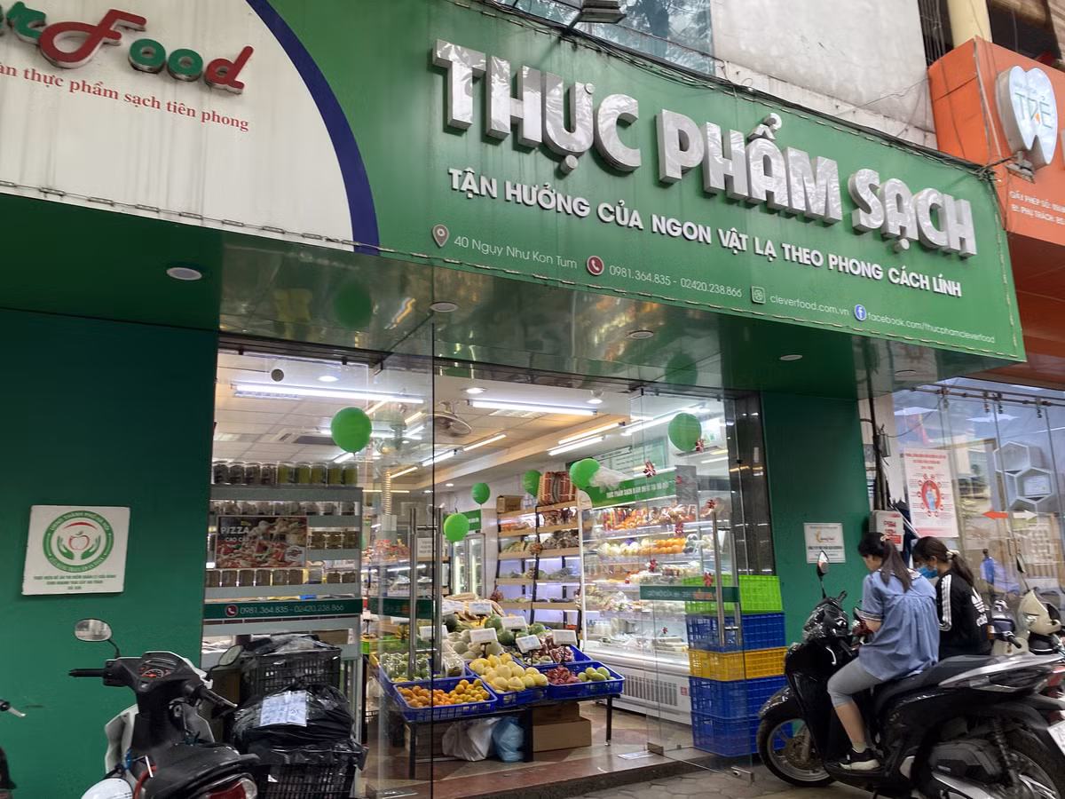 Chu chuoi cua hang CleverFood noi gi sau vu gioi luc nhuc trong ca kho?