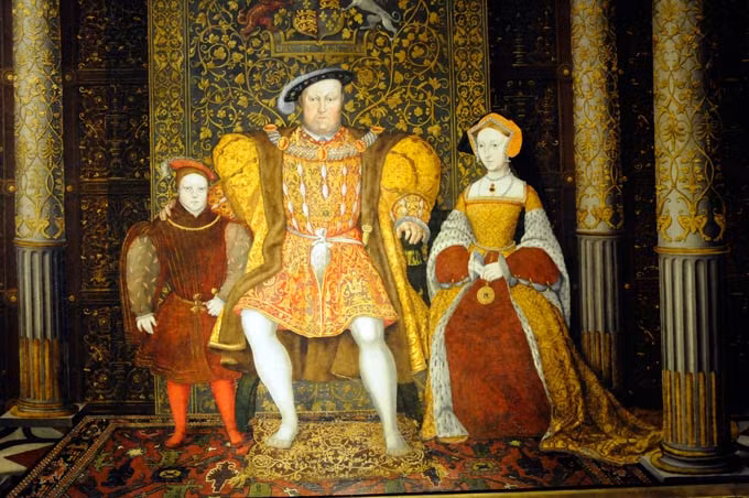 Khi con trai chào đời, Vua Henry VIII vô cùng vui mừng vì cuối cùng cũng có con trai mà ông khao khát suốt nhiều năm. Chính vì vậy, mẹ con hoàng hậu Jane Seymour được ông hoàng này yêu chiều hết mực.