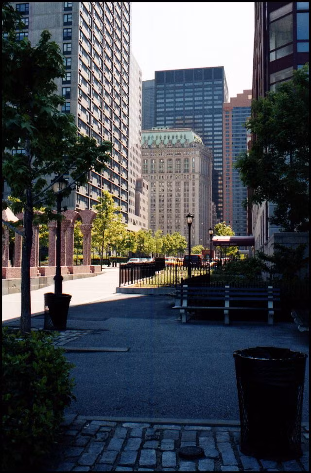 Một góc New York hiện đại với nhiều tòa nhà cao tầng.