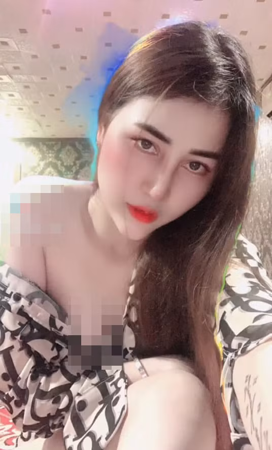 Cơ quan điều tra đã thu giữ 1.500 viên thuốc lắc loại MĐMA, 1 gói nhỏ heroin, 5 điện thoại, 1 ô tô, và một số tài liệu có liên quan của Ngọc và Biển.