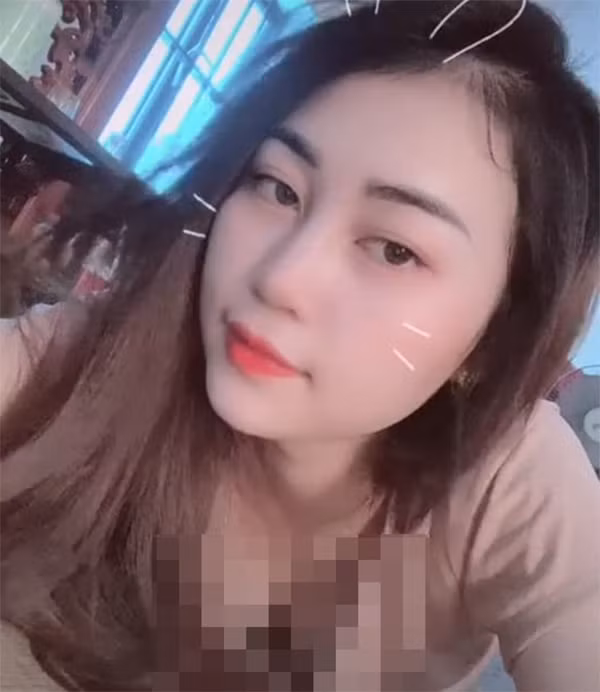 Trước đó, khoảng 2h10 ngày 23/7, phòng PC04 phối hợp với Công an huyện Lạng Giang phát hiện một đôi nam nữ có hành vi mờ ám, nghi mua bán trái phép chất cấm tại thôn Tân Văn 3, Tân Dĩnh, Lạng Giang, Bắc Giang. 