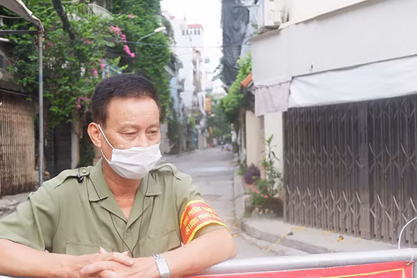 UBND phường đã yêu cầu toàn bộ người dân thuộc khu vực trên không được ra khỏi nhà. Thời gian thực hiện kể từ 17h00 ngày 1/8/2021 đến khi có thông báo của Ban Chỉ đạo.
