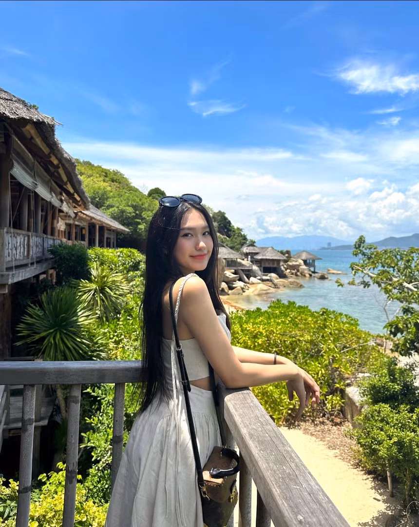 Doãn Hải My sinh năm 2001, từng lọt Top 10 Hoa hậu Việt Nam 2020 và đạt danh hiệu Người đẹp tài năng