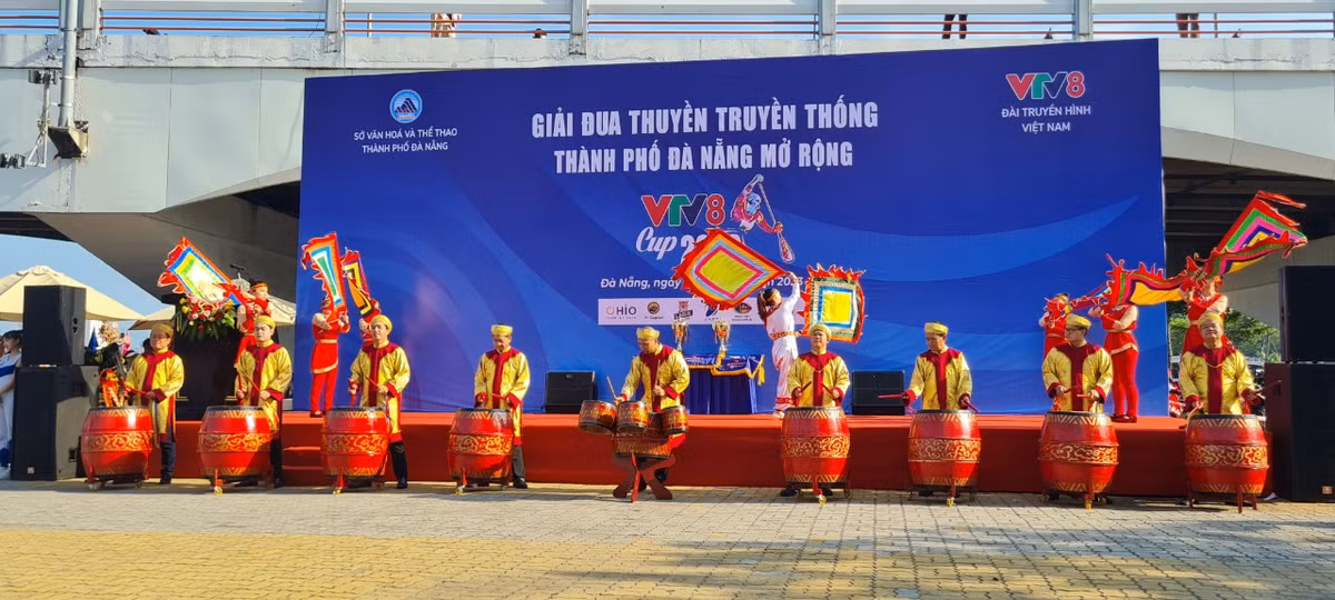 Giải đua thuyền truyền thống thành phố Đà Nẵng mở rộng tranh cup VTV8 năm 2023 nằm trong chuỗi các hoạt động văn hóa, thể thao sôi nổi chào mừng kỷ niệm 78 năm ngày Cách mạng tháng Tám và Quốc khánh 2-9.