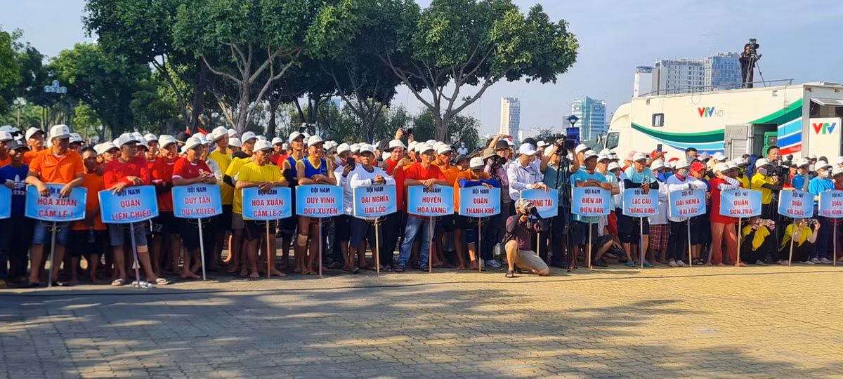 Mỗi đơn vị được cử tối đa hai đội thuyền đua nam, hai đội thuyền đua nữ tham dự giải.