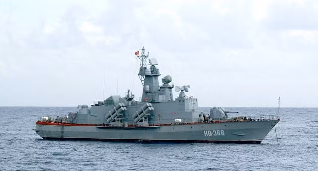 Nga san sang ban ten lua Klub cho tau Molniya Viet Nam