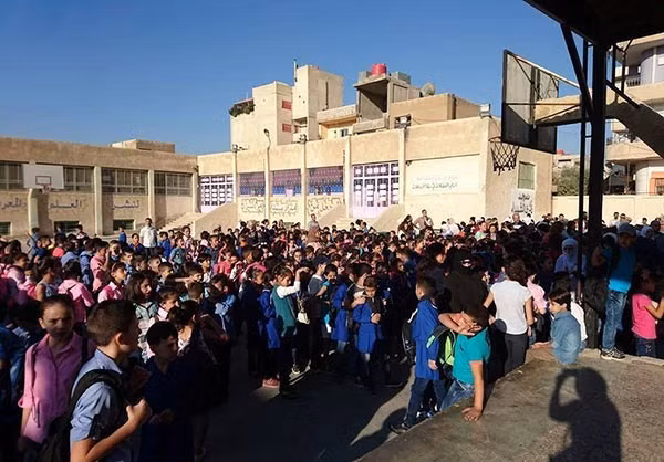 Đông đảo học sinh tập trung tại một ngôi trường ở thủ đô Damascus.