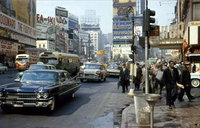 Người xe đông đúc ở Quảng trường Times năm 1960.