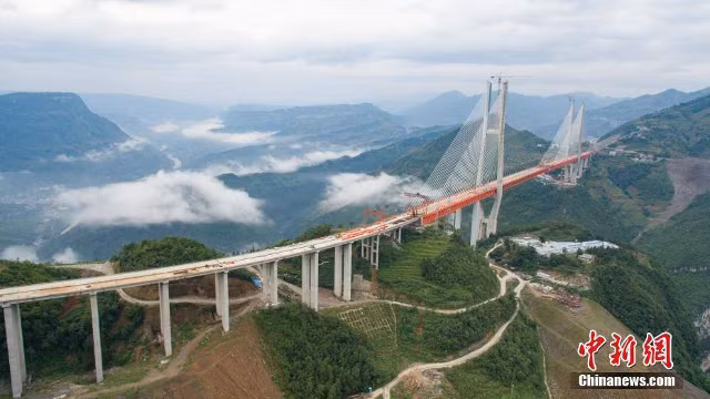 Cầu Bắc Bàn Giang dài 1.341 m và dự kiến sẽ được khai trương vào cuối năm 2016.