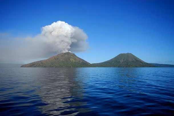 Động đất và sóng thần là một trong những mối đe dọa lớn nhất đối với Papua New Guinea. Ngoài ra, quốc gia ở Thái Bình Dương này cũng có nhiều núi lửa hoạt động.