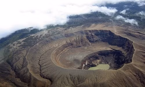 Nằm ở Vành đai lửa Thái Bình Dương, El Salvador là một trong những quốc gia có nguy cơ lớn nhất hứng chịu thảm họa thiên nhiên. Nơi đây thường xuyên là “mục tiêu” của những trận động đất và núi lửa phun trào.