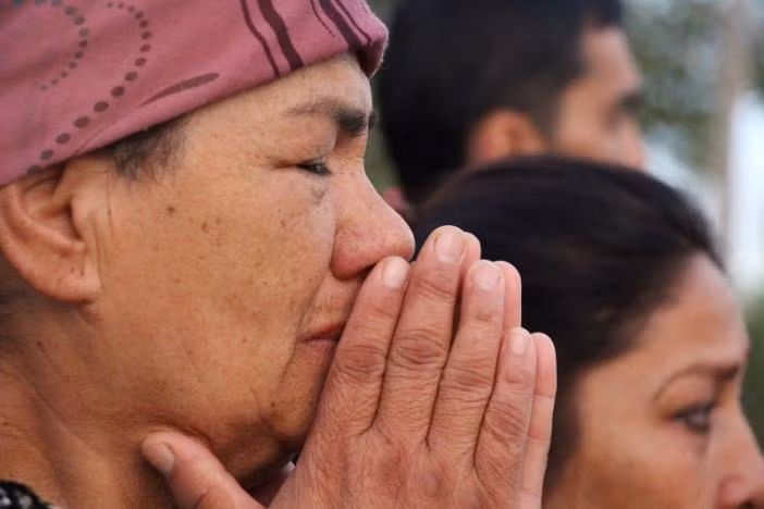 Gương mặt đau buồn của một phụ nữ Uzbekistan ở thủ đô Tashkent trong ngày quốc tang.