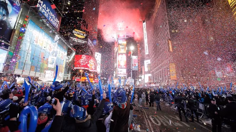 Đón Giao thừa ở quảng trường Times Square (Mỹ) chắc hẳn cũng sẽ đem đến cho bạn những cảm xúc không bao giờ quên.