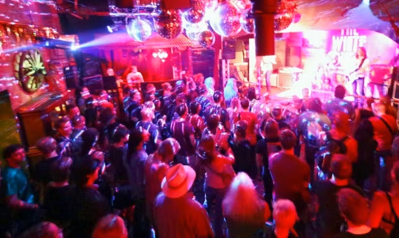 Cuoc song ban dem o thu do Berlin: Phieu luu ky thu-Hinh-11