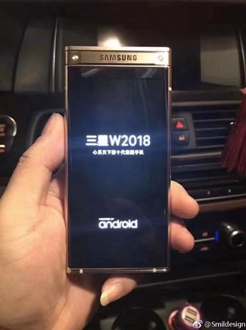 Smartphone nắp gập của Samsung: mạnh ngang Galaxy Note 8, ra mắt 2018? - Hình 4 Smartphone nap gap cua Samsung: manh ngang Galaxy Note 8, ra mat 2018?-Hinh-4