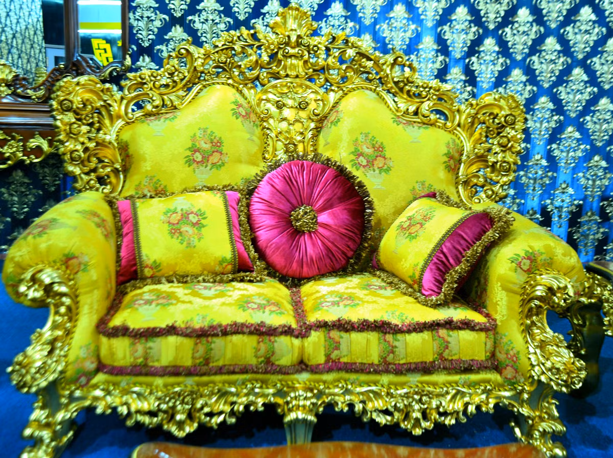 Tương tự, ghế sofa 2 chỗ ngồi gồm 2 gối chữ nhật và một gối hình tròn