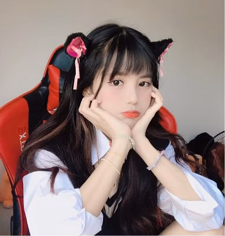 YuGi đã tuyên bố sẽ tham gia cuộc thi sắc đẹp nếu Liên Quân Mobile tổ chức. Sự tự tin và vẻ ngoài quyến rũ của cô đã thu hút hàng nghìn lượt tương tác và bình luận từ cộng đồng game thủ. (Ảnh: gamek)