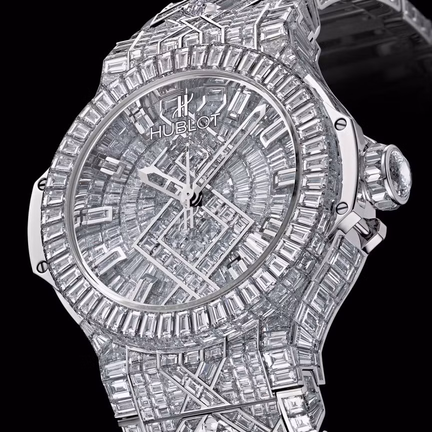 6. Hublot Diamond, giá 5 triệu USD: Chiếc Hublot Diamond được làm bằng vàng trắng (18 carat) và sở hữu tới 1.200 viên kim cương.