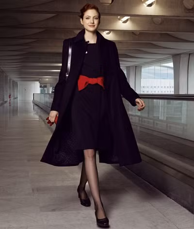 Đồng phục của nữ tiếp viên hàng không Pháp Air France được đánh giá là một trong những đồng phục hàng không đẹp nhất thế giới.