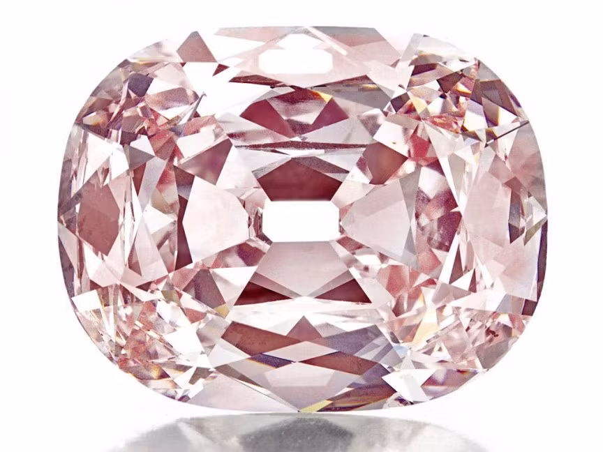 4. The Princie (40 triệu USD): Theo BBC, viên kim cương Princie (Princie Diamond) 34,65 carat này được tìm thấy tại mỏ kim cương cổ ở Golconda, miền Nam Ấn Độ. Nó từng thuộc sở hữu của gia đình hoàng tộc ở Hyderabad, một trong những tỉnh giàu có nhất của Ấn Độ thời phong kiến.