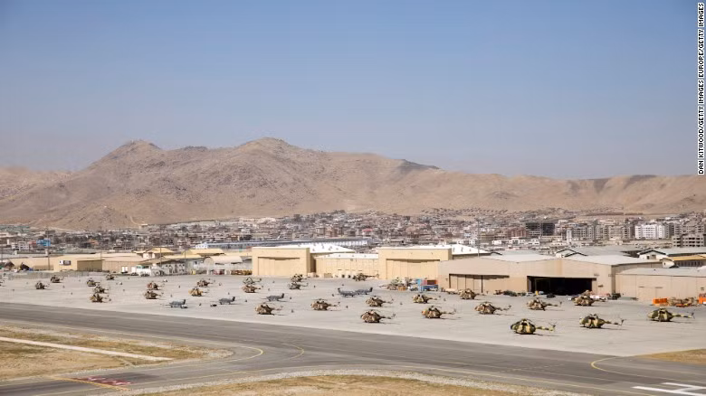 7. Sân bay quốc tế Hamid Karzai (Kabul, Afghanistan): Sân bay này bị phàn nàn về vấn đề vệ sinh chung, thiếu tiện nghi và đội ngũ nhân viên thiếu trách nhiệm.
