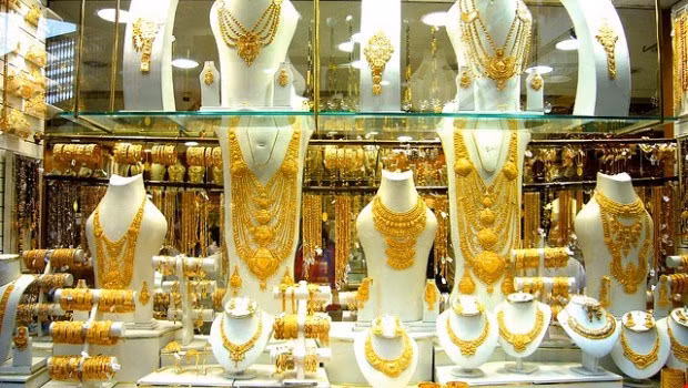 Cửa hàng trang sức Atlas (ở Dubai): Cửa hàng vàng này đã kinh doanh đồ trang sức trong 30 năm qua, chủ yếu là đồ trang sức phục vụ cho người dân Ấn Độ sống tại Dubai. Atlas trưng bày một loạt các thiết kế, hiện đại và sang trọng cũng như truyền thống và dân tộc, phù hợp với thị hiếu của khách hàng, phần lớn là người Ấn Độ.